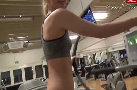 Спортсменка Lucy Cat дала в попу тренеру