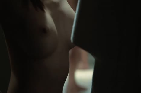 Спортивная шлюшка сразу привлекла на себя внимание в зале #2