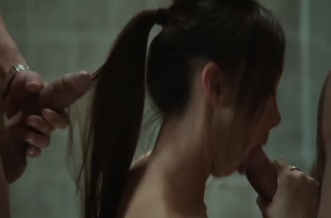 Спортивная шлюшка сразу привлекла на себя внимание в зале #4