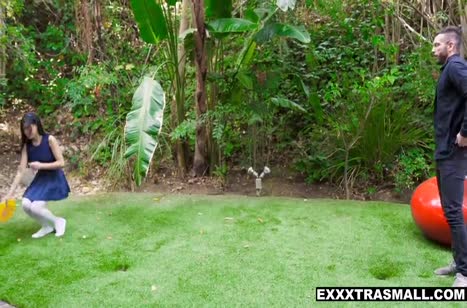 После прогулки Ember Snow легко согласилась на секс #1