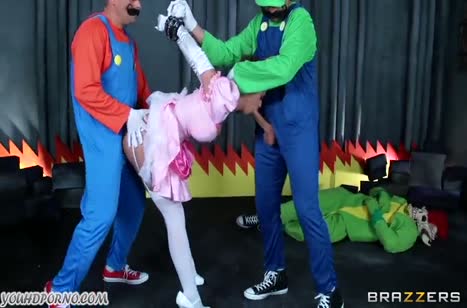 Братья Марио бодро трахают принцессу после спасения #2