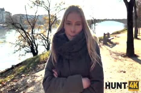 Mimi Cica выставляет мужа куколдом верхом на большом члене