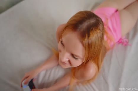 Сводная сестра играла в приставку в слишком откровенном виде