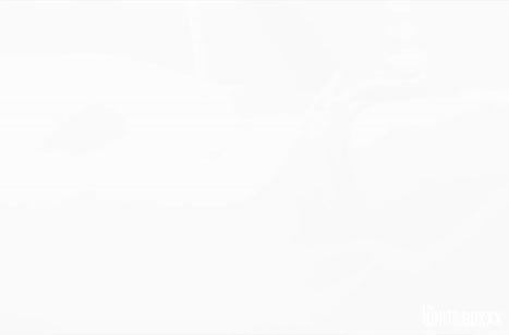 Красотка Florane Russell по всякому извивается на стояке