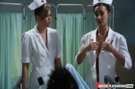 Развратные сисястые медсестры обкатывают большой член пациента #6