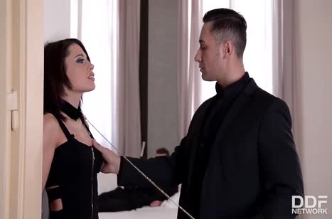 Развратная Nikita Bellucci замутила с парнями фетиш групповуху