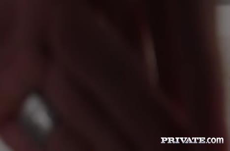 Рыженькая студентка легко отдается в лапы ухажера