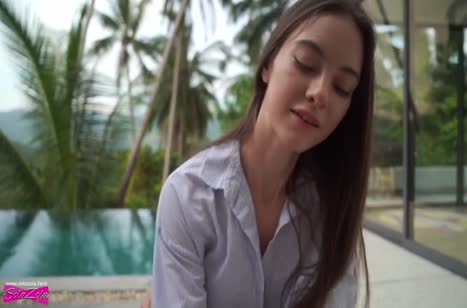 Гламурная милаха Sola Zola любит красивый отдых и члены