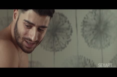 Муж доставляет молодой жене нереальный оргазм