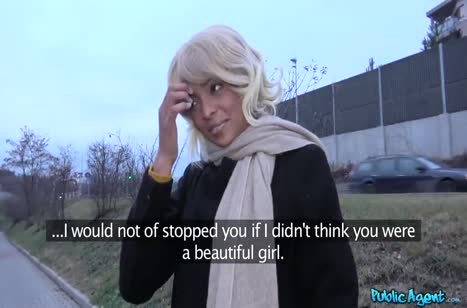 Пикапер подкатил к девушке на улице и она не смогла отказать