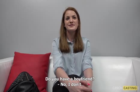 Чикса с большой попкой пробует себя на порнушном кастинге