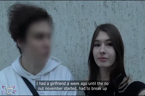 Молодая стройняшка немного выпила и принялась сосать