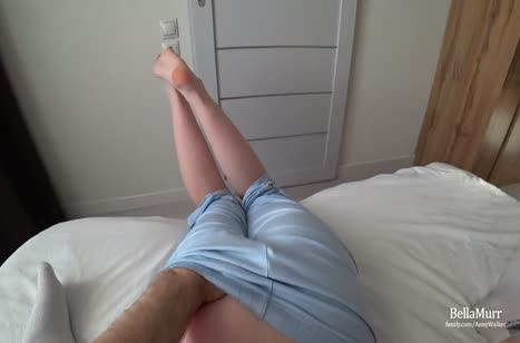 Старательно отдрочила хер и примерилась на него #3