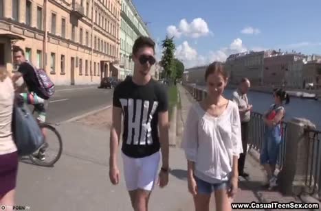 Парень с девушкой проходят в отеле порнушный кастинг