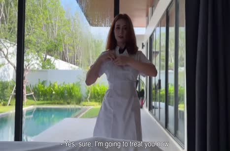 Рыженькая доктор лечит пациента особым образом