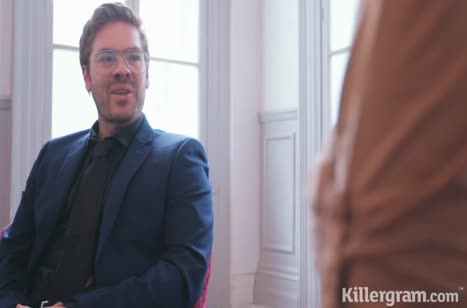 Сразу две красотки напрашиваются на секс к мужику #1